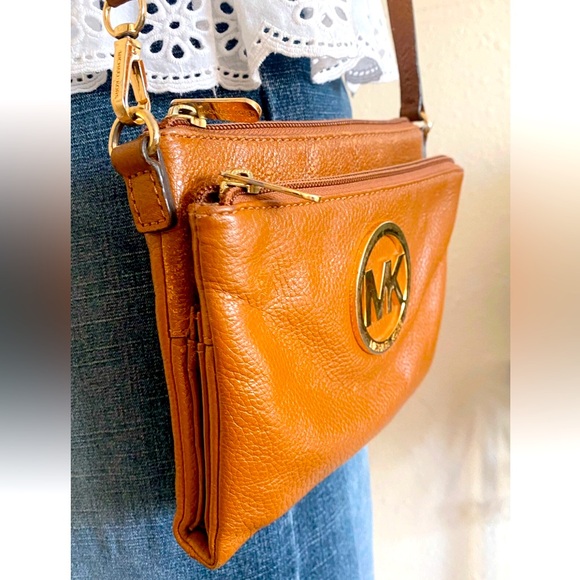 Michael Kors Tan Crossbody Bag with Signature Style - Picture 2 of 8